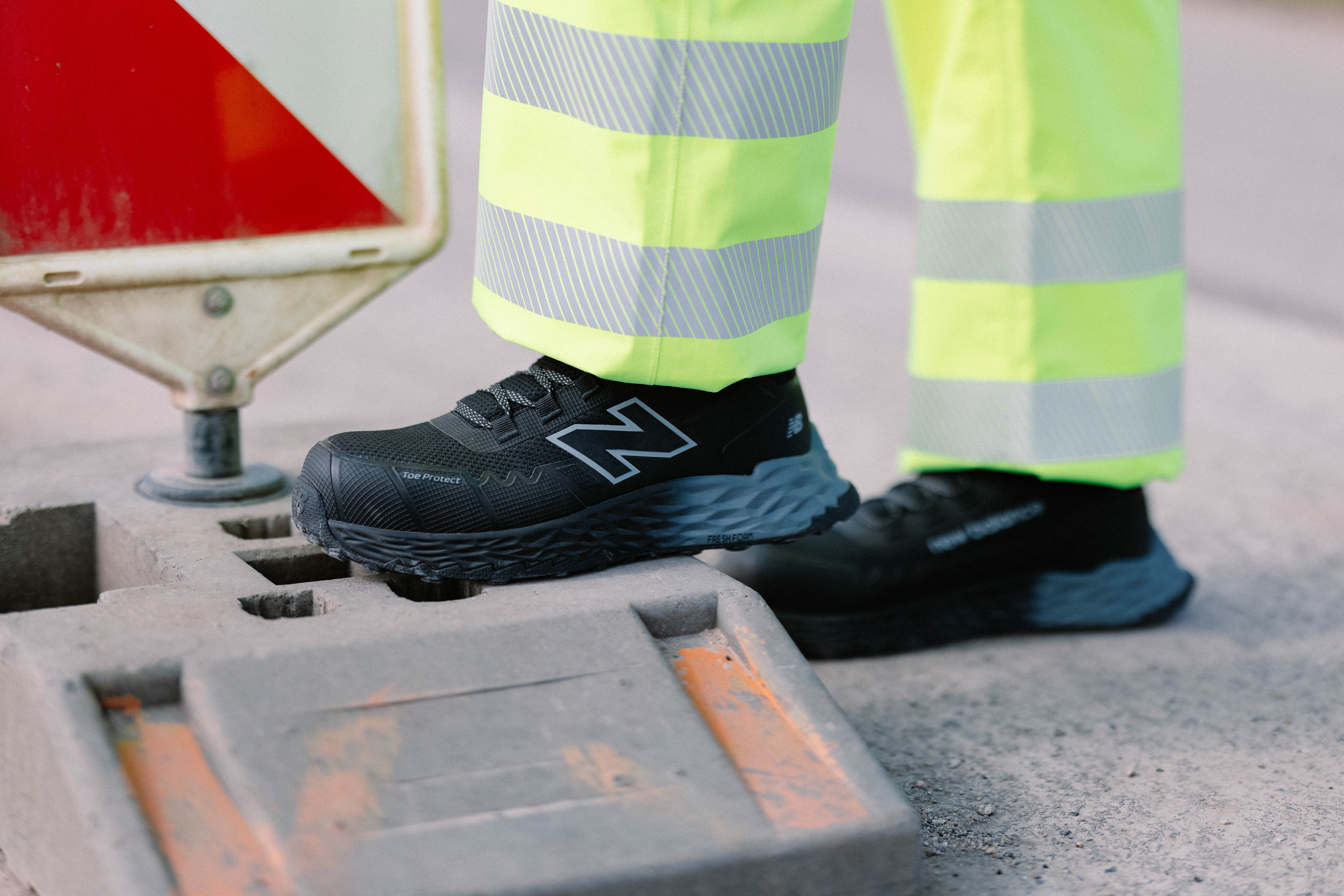 SAFETY SHOES