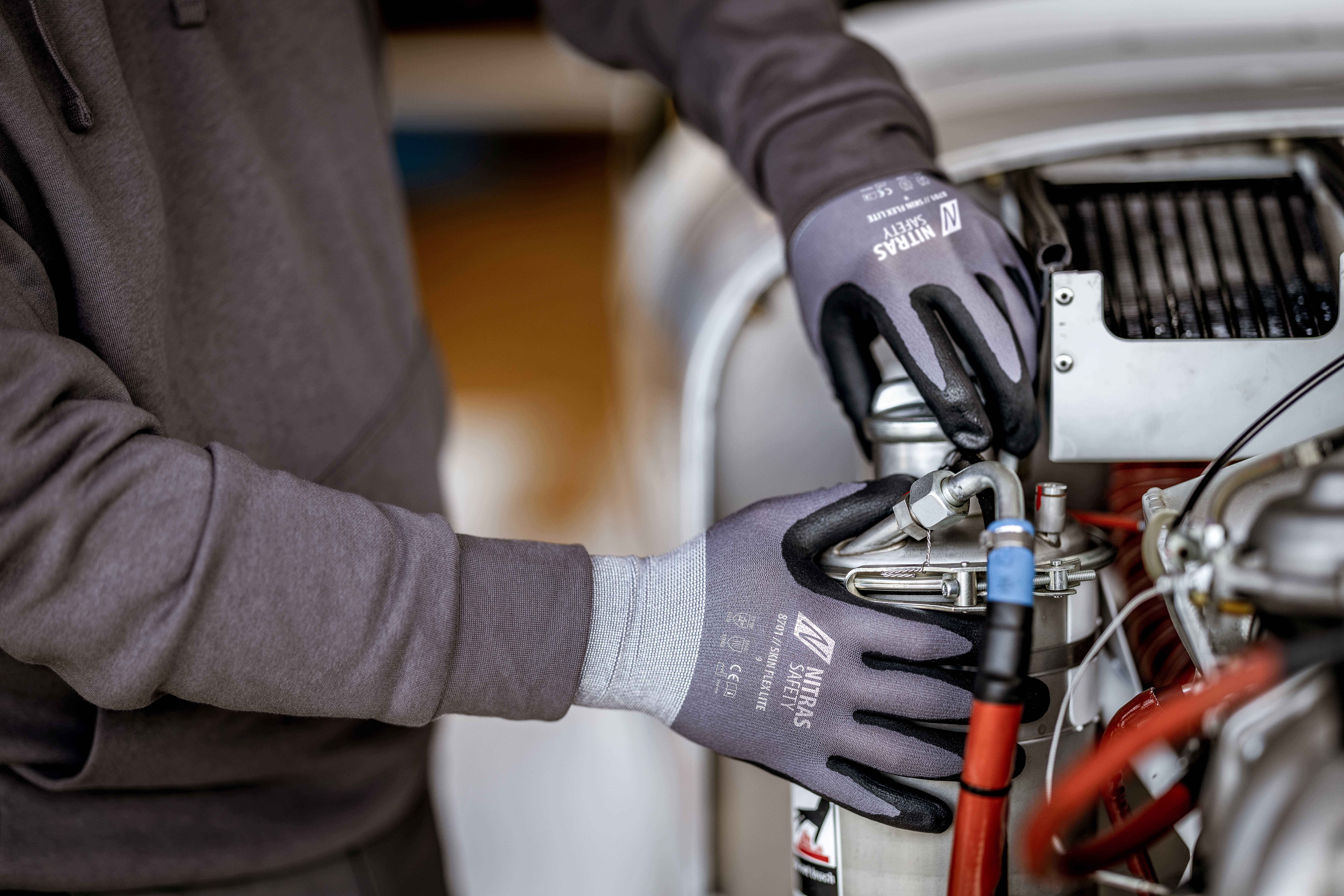EN 407 erklärt – Schutzhandschuhe gegen thermische Risiken